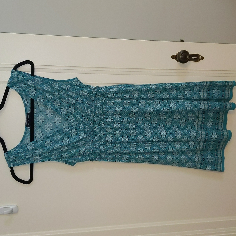 Cute pull on casual dress. Elastic detail at waist. Like new.